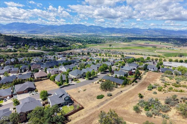 4359 Vista Pointe Drive, Medford, OR 97504