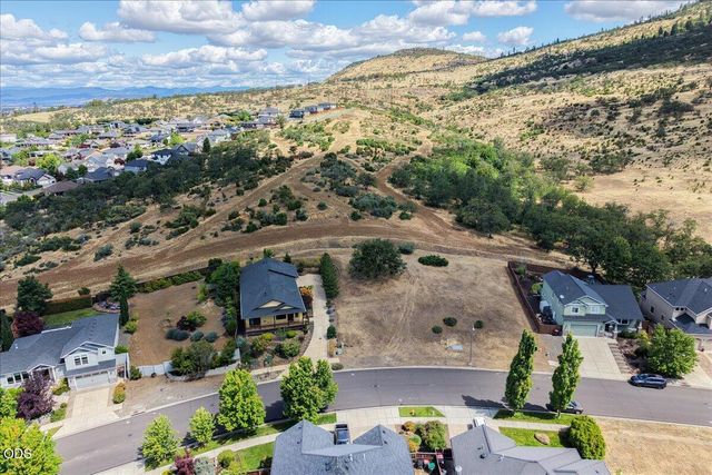 4359 Vista Pointe Drive, Medford, OR 97504