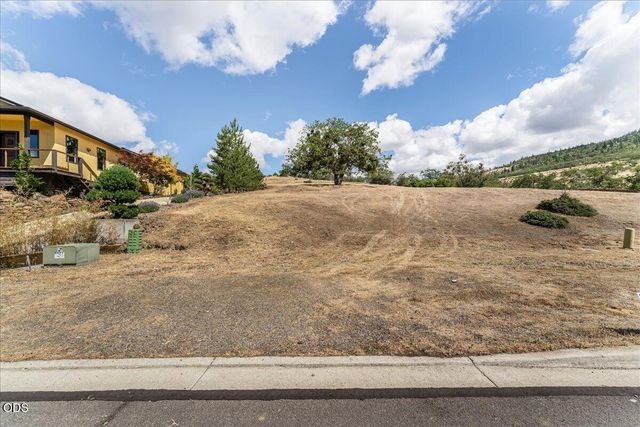 4359 Vista Pointe Drive, Medford, OR 97504