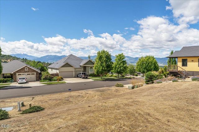 4359 Vista Pointe Drive, Medford, OR 97504