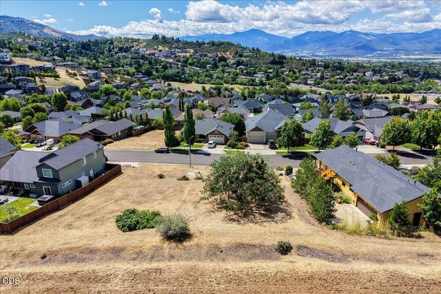 4359 Vista Pointe Drive, Medford, OR 97504
