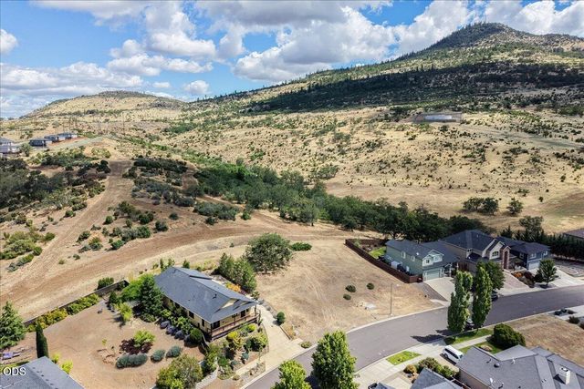 4359 Vista Pointe Drive, Medford, OR 97504