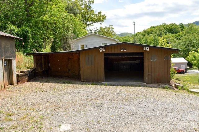 188 Wiggins Road, Candler, NC 28715