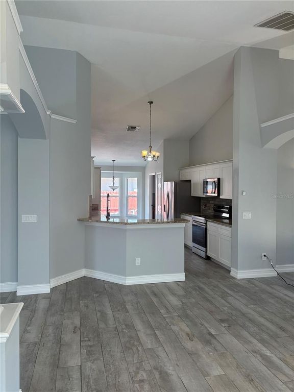 Image 6 of property listing at 2830 STRAND CIRCLE, Oviedo, FL 32765