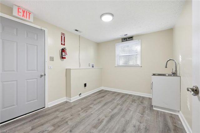 1204 E Pembroke AVE, Hampton, VA 23664