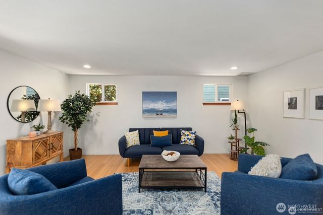 8618 NE 143rd Street, Kirkland, WA 98034