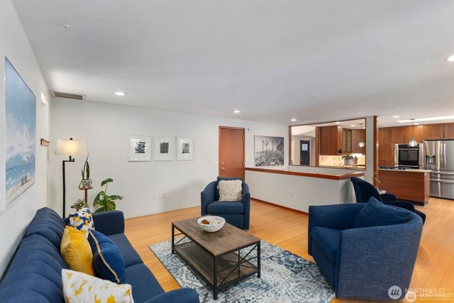 8618 NE 143rd Street, Kirkland, WA 98034