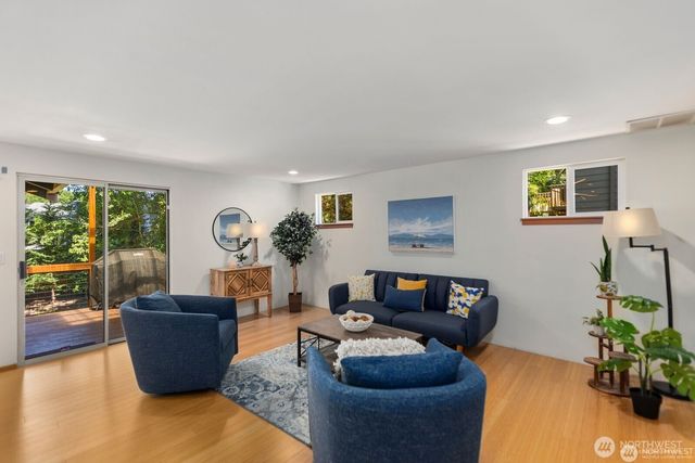 8618 NE 143rd Street, Kirkland, WA 98034