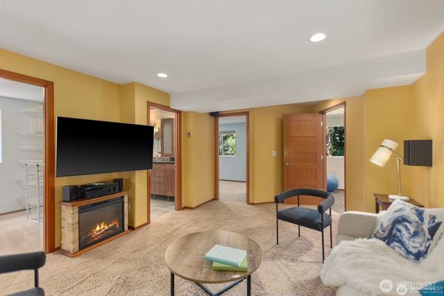 8618 NE 143rd Street, Kirkland, WA 98034