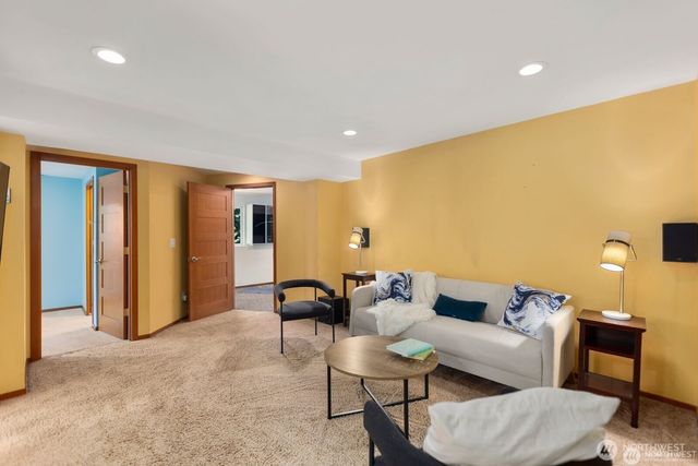 8618 NE 143rd Street, Kirkland, WA 98034