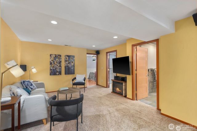 8618 NE 143rd Street, Kirkland, WA 98034
