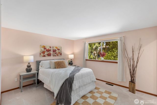 8618 NE 143rd Street, Kirkland, WA 98034