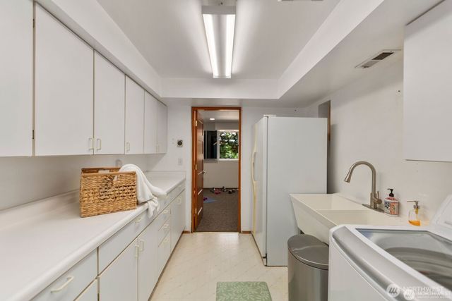 8618 NE 143rd Street, Kirkland, WA 98034