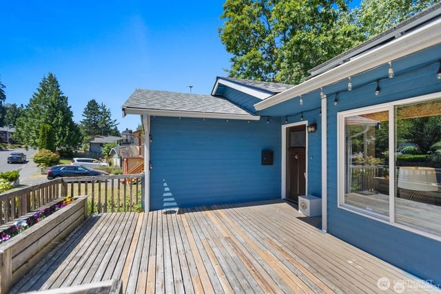 8618 NE 143rd Street, Kirkland, WA 98034