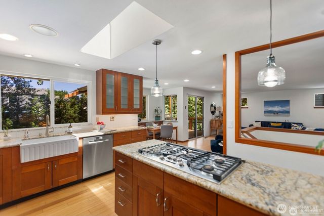 8618 NE 143rd Street, Kirkland, WA 98034