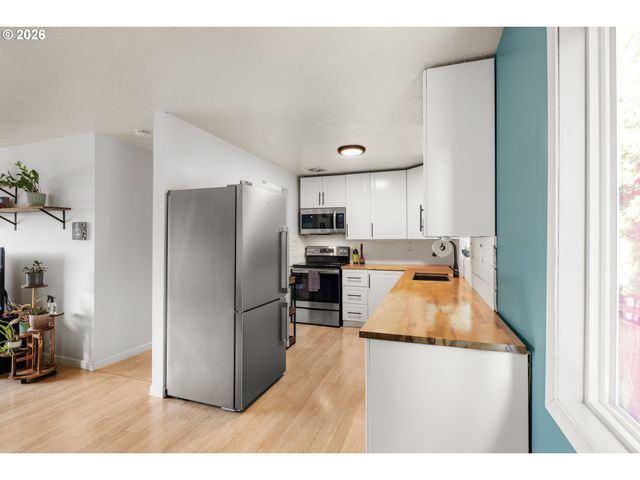 8827 Se KNAPP St, Portland, OR 97266