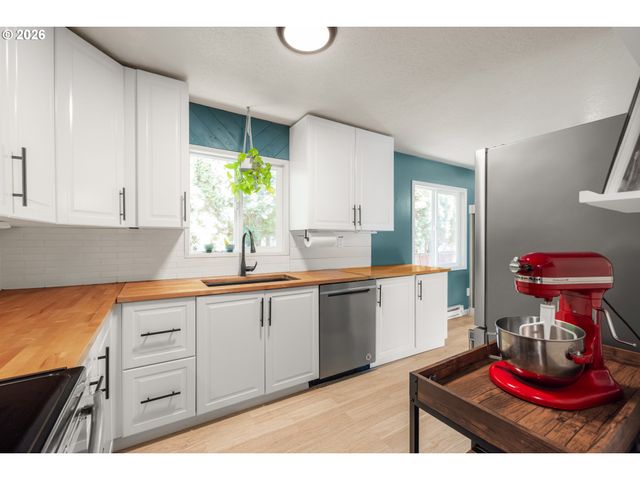 8827 Se KNAPP St, Portland, OR 97266