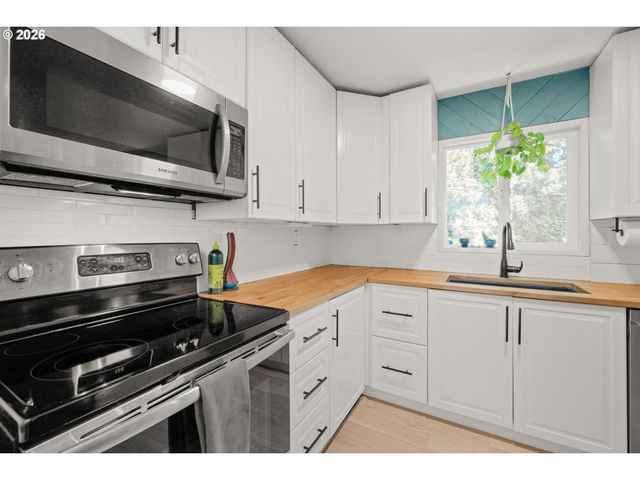 8827 Se KNAPP St, Portland, OR 97266