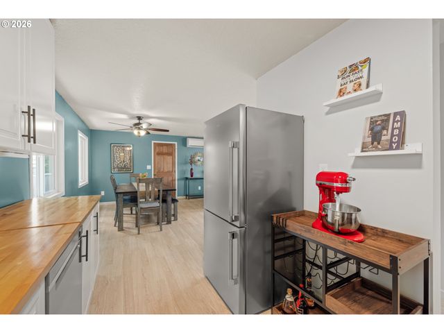 8827 Se KNAPP St, Portland, OR 97266