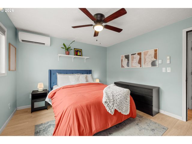 8827 Se KNAPP St, Portland, OR 97266