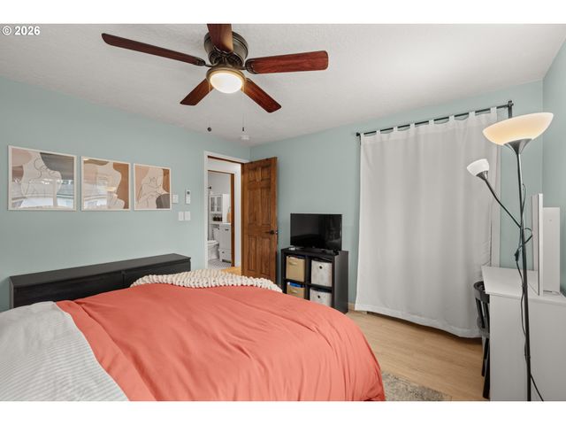 8827 Se KNAPP St, Portland, OR 97266