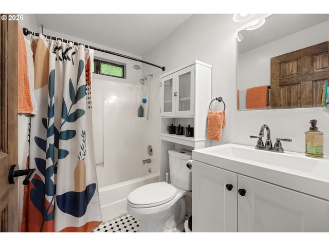 8827 Se KNAPP St, Portland, OR 97266