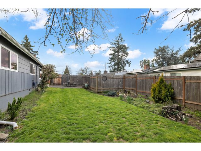 8827 Se KNAPP St, Portland, OR 97266