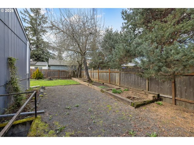 8827 Se KNAPP St, Portland, OR 97266