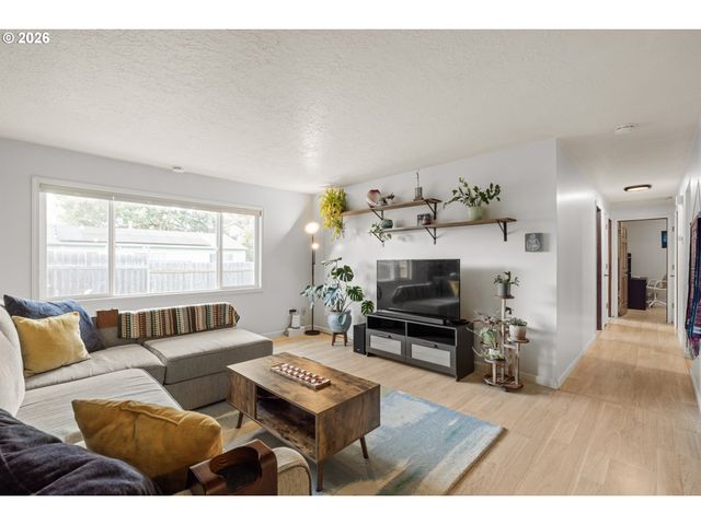 8827 Se KNAPP St, Portland, OR 97266