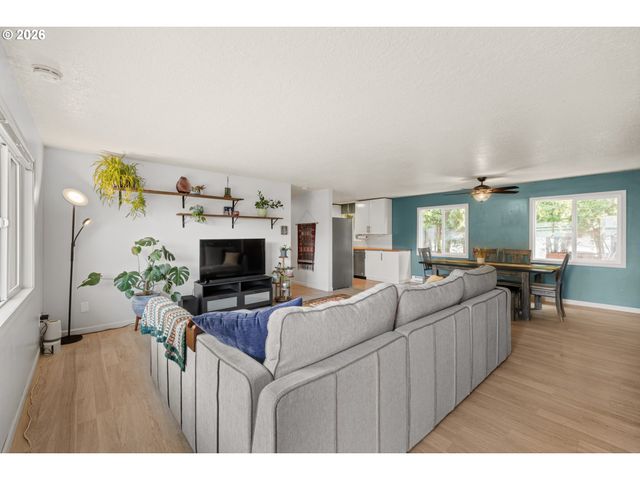 8827 Se KNAPP St, Portland, OR 97266