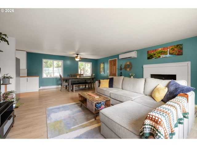 8827 Se KNAPP St, Portland, OR 97266