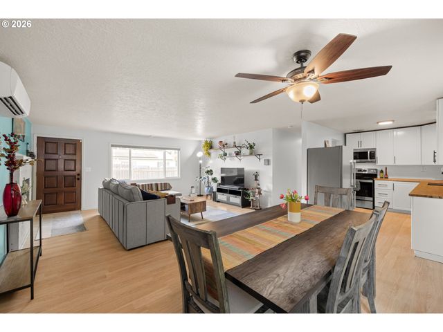 8827 Se KNAPP St, Portland, OR 97266