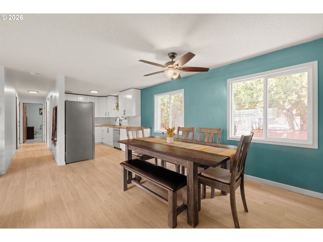 8827 Se KNAPP St, Portland, OR 97266