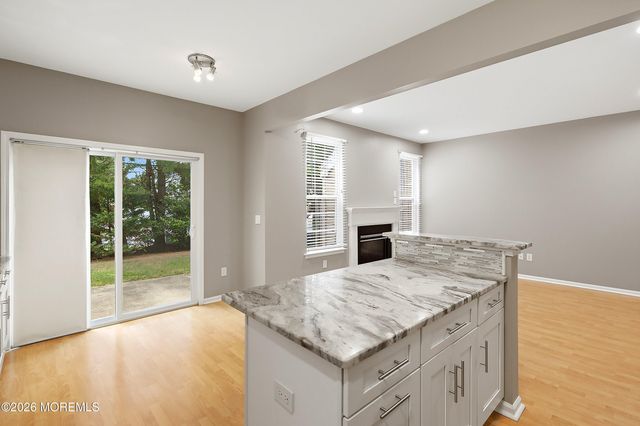 5 Manhattan Drive 63, Brick, NJ 08723