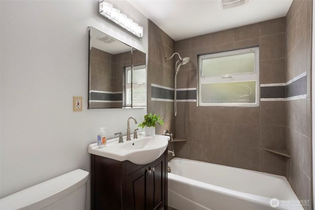 19703 12th Avenue NE, Shoreline, WA 98155