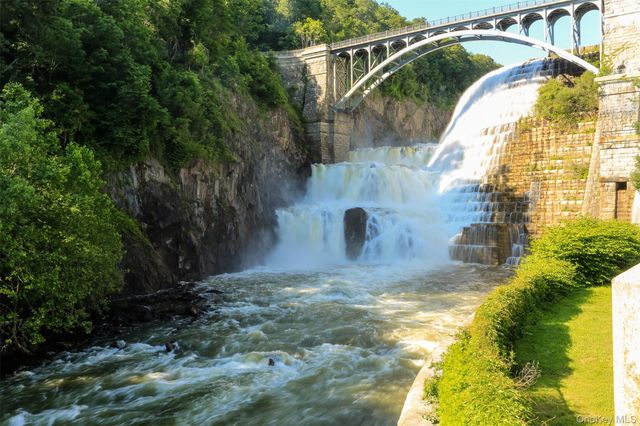 101 Upper North Highland Place, Croton-on-hudson, NY 10520