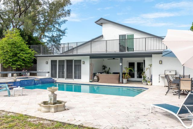 33 Oregon Lane, Boca Raton, FL 33487