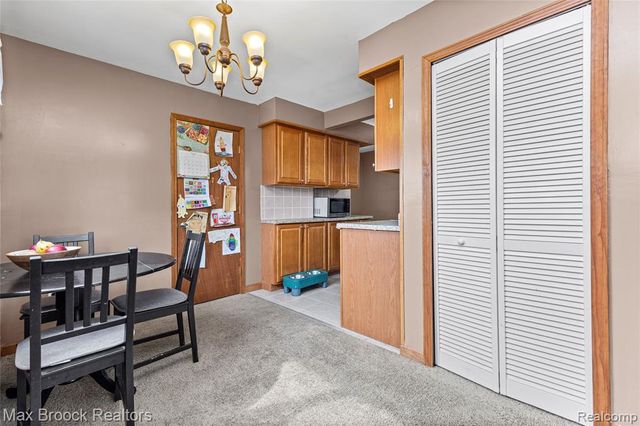 2741 Longmeadow Drive, Trenton, MI 48183