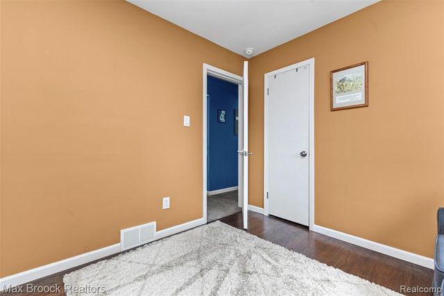 2741 Longmeadow Drive, Trenton, MI 48183