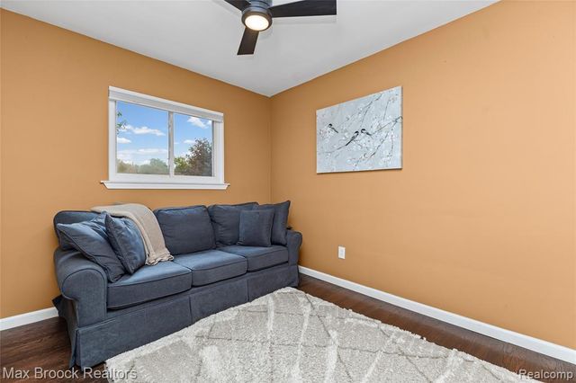 2741 Longmeadow Drive, Trenton, MI 48183