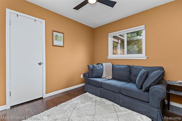 2741 Longmeadow Drive, Trenton, MI 48183