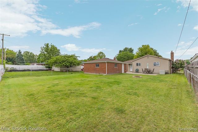 2741 Longmeadow Drive, Trenton, MI 48183