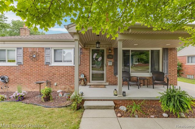 2741 Longmeadow Drive, Trenton, MI 48183