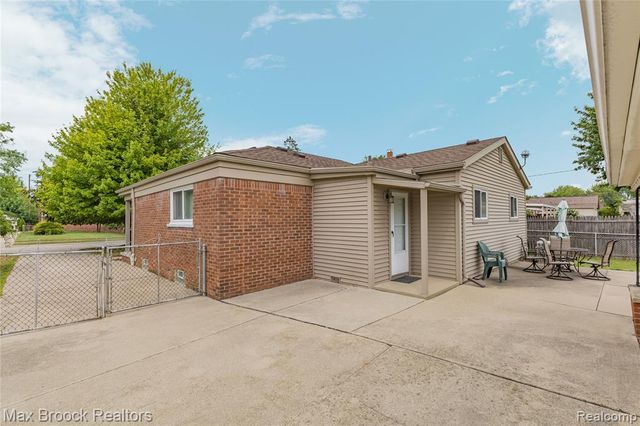 2741 Longmeadow Drive, Trenton, MI 48183