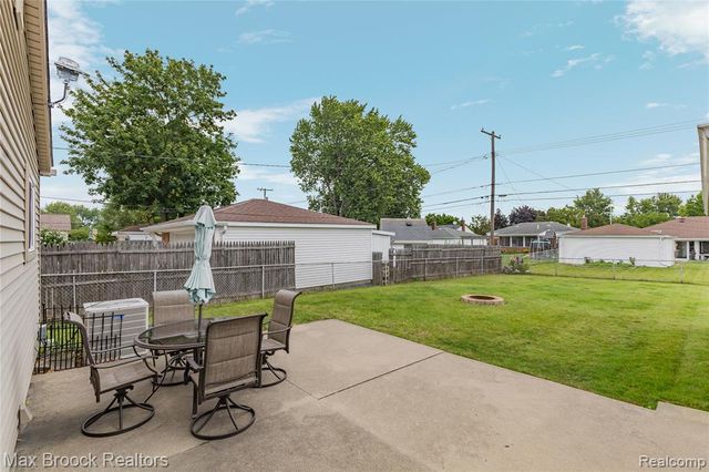 2741 Longmeadow Drive, Trenton, MI 48183