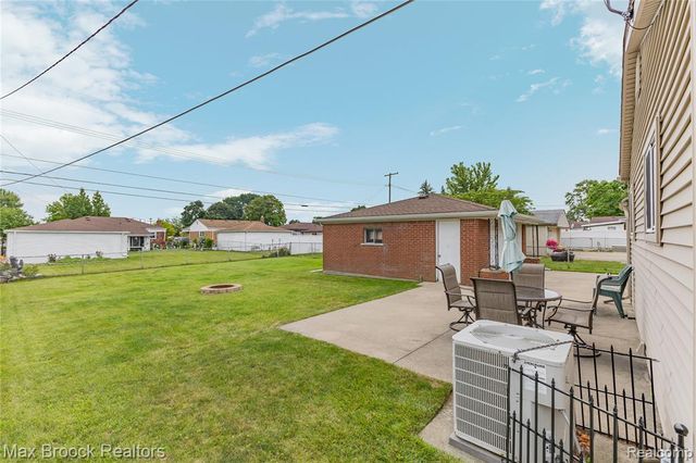 2741 Longmeadow Drive, Trenton, MI 48183