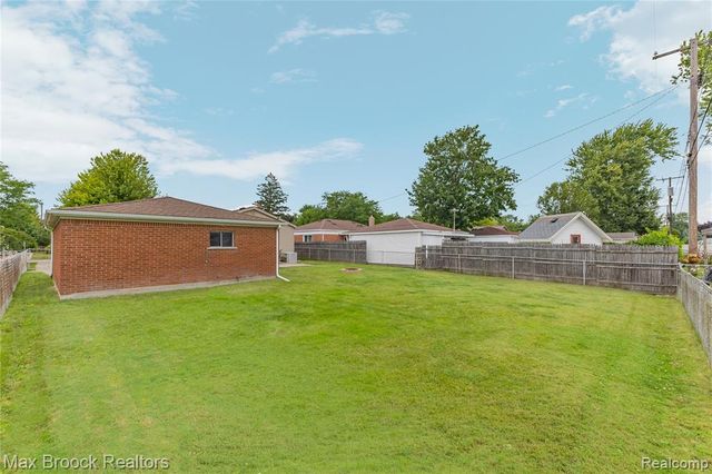2741 Longmeadow Drive, Trenton, MI 48183