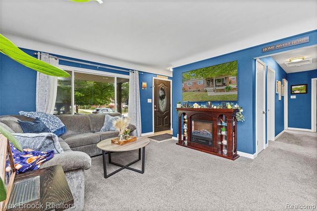 2741 Longmeadow Drive, Trenton, MI 48183