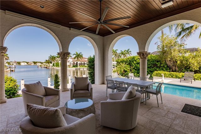 2450 Tarpon RD, Naples, FL 34102