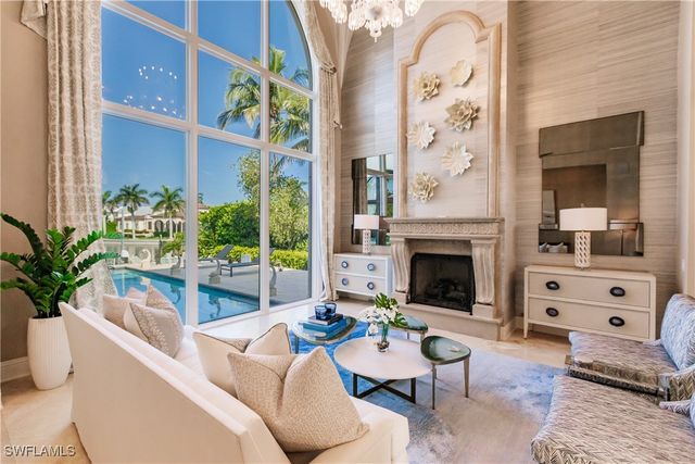 2450 Tarpon RD, Naples, FL 34102